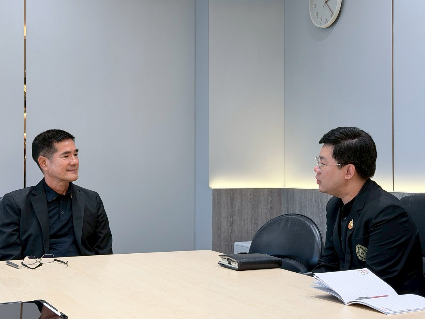 LINE_ALBUM_เข้าพบนายกเทศมนตรีนครหัวหิน_260401_5