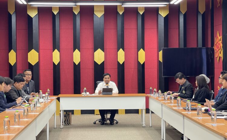  ตรวจเยี่ยมสโมสรนักศึกษา