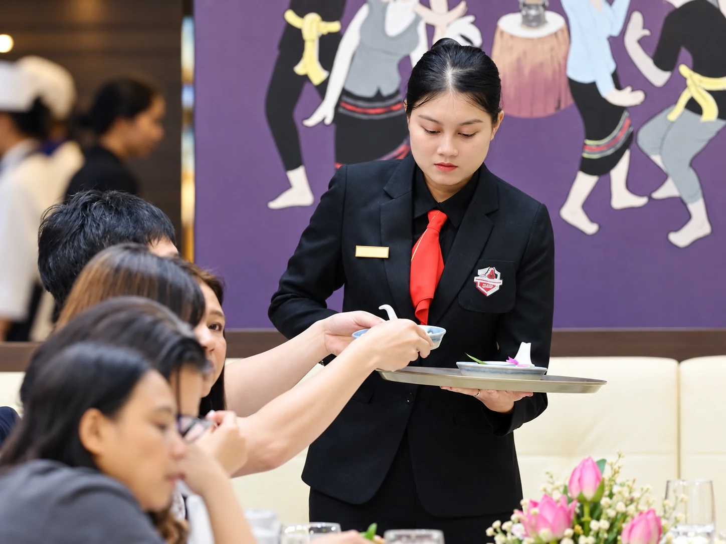 นักศึกษาฝึกปฏิบัติงานด้านการต้อนรับและการบริการอาหาร